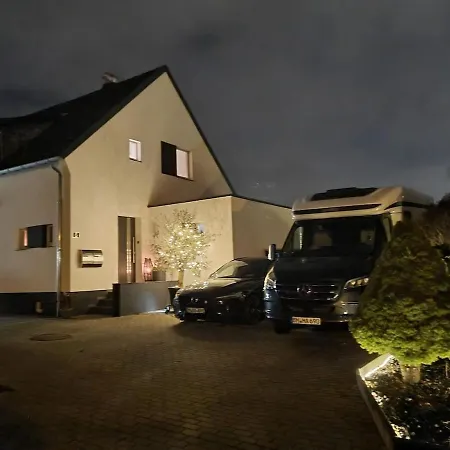 Gemuetliche Doppelhaushaelfte Mit Garten Und Sauna דירה פרכן
