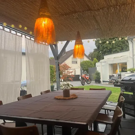 Gemuetliche Doppelhaushaelfte Mit Garten Und Sauna *
