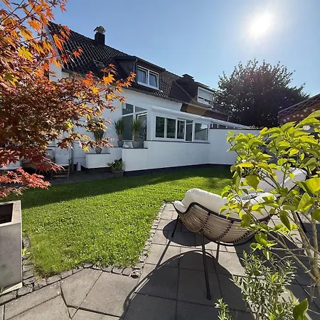 Gemuetliche Doppelhaushaelfte Mit Garten Und Sauna Appartement *