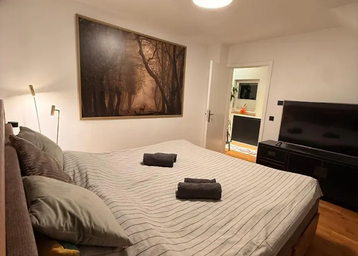 Gemuetliche Doppelhaushaelfte Mit Garten Und Sauna * Frechen