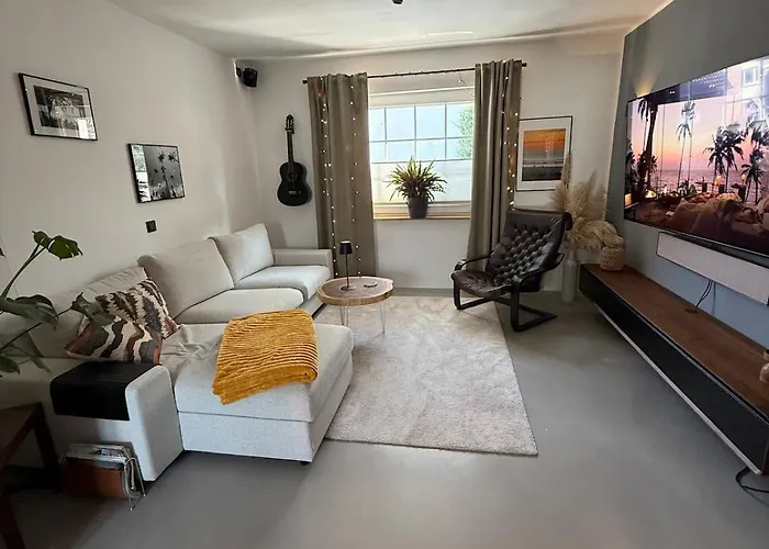 Gemuetliche Doppelhaushaelfte Mit Garten Und Sauna Frechen